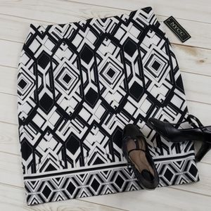 🆕1X. Pencil Elastic Skirt. Black & White Geo New.